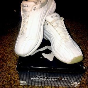 MEN’s WHITE LEATHER SHAQ SNEAKERS